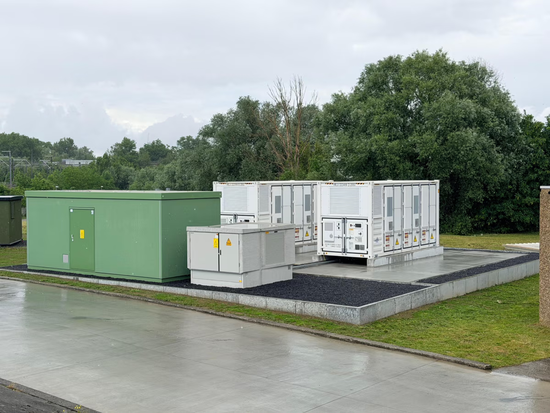 L’entreprise de fabrication d’emballages PACAPIME, implantée à Hal, installe des batteries intelligentes pour réduire sa facture énergétique et contribuer à l’équilibre du réseau