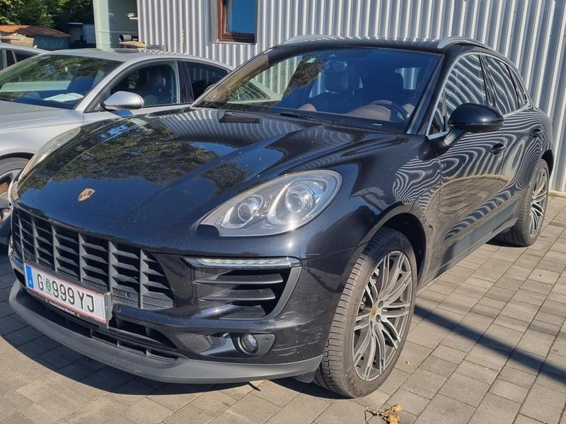 undefined Porsche Macan