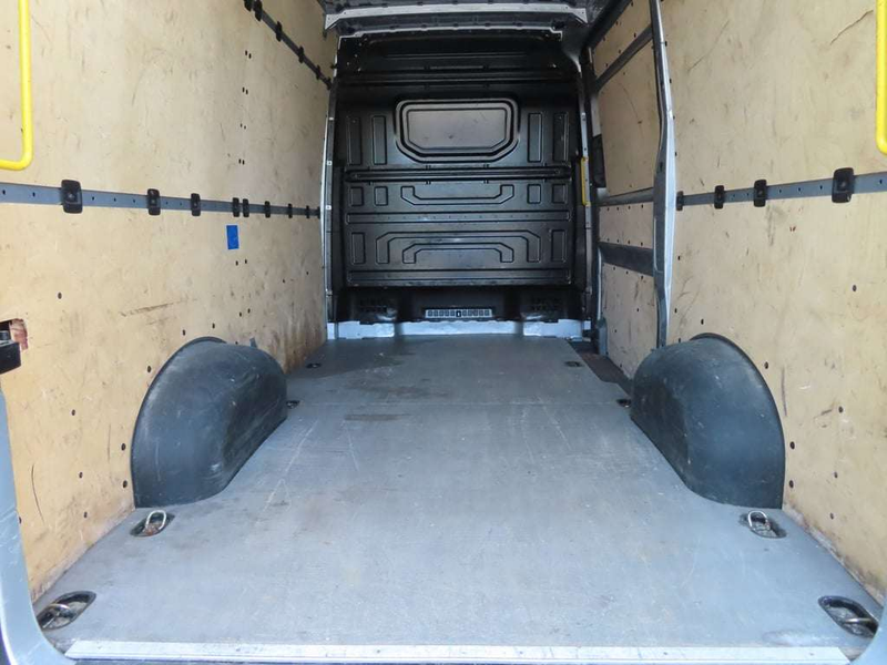VW Crafter 35 Doka-Kasten MR L3H2 2,0 TDI BMT Transporter / Kastenwagen - Bild 7