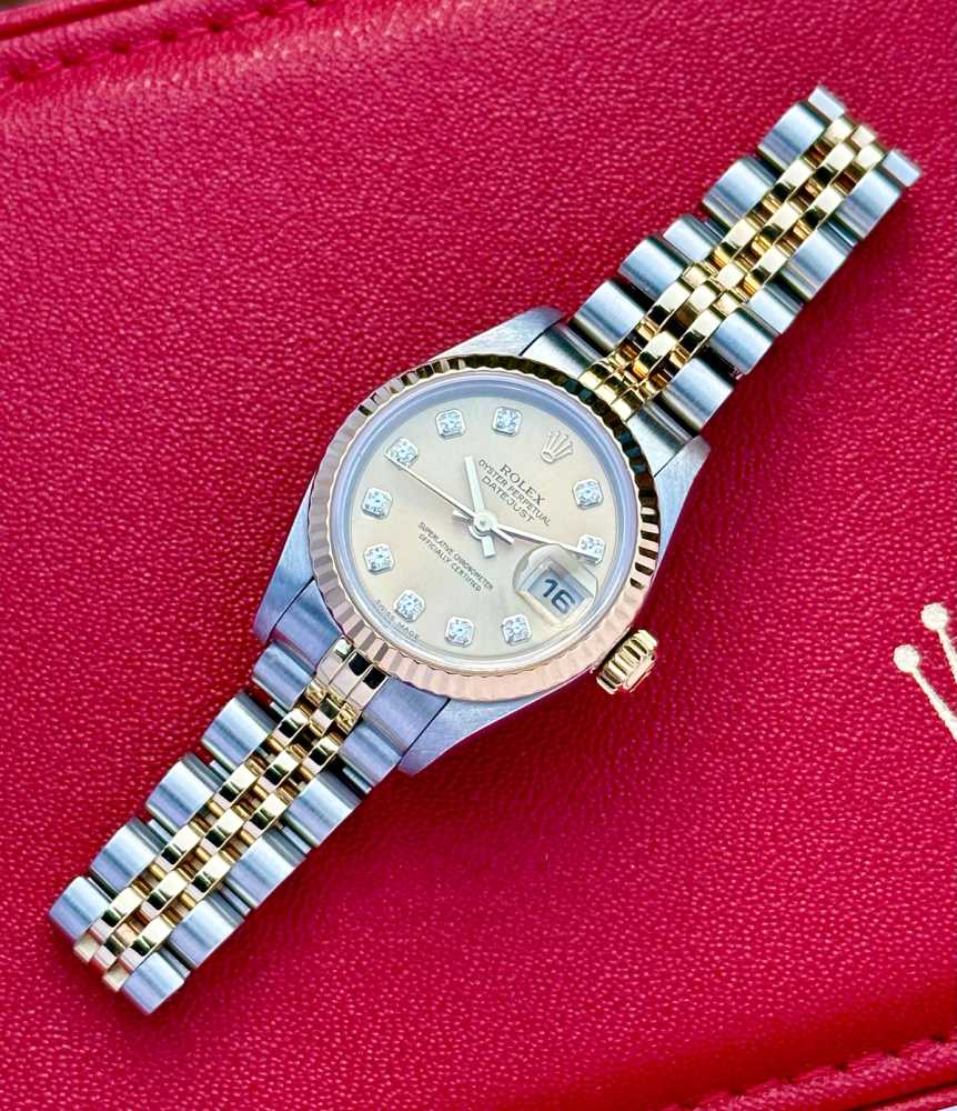 Wrist shot image for Rolex Lady-Datejust "Diamond" 79173G Gold 2000 with original box and papers 2