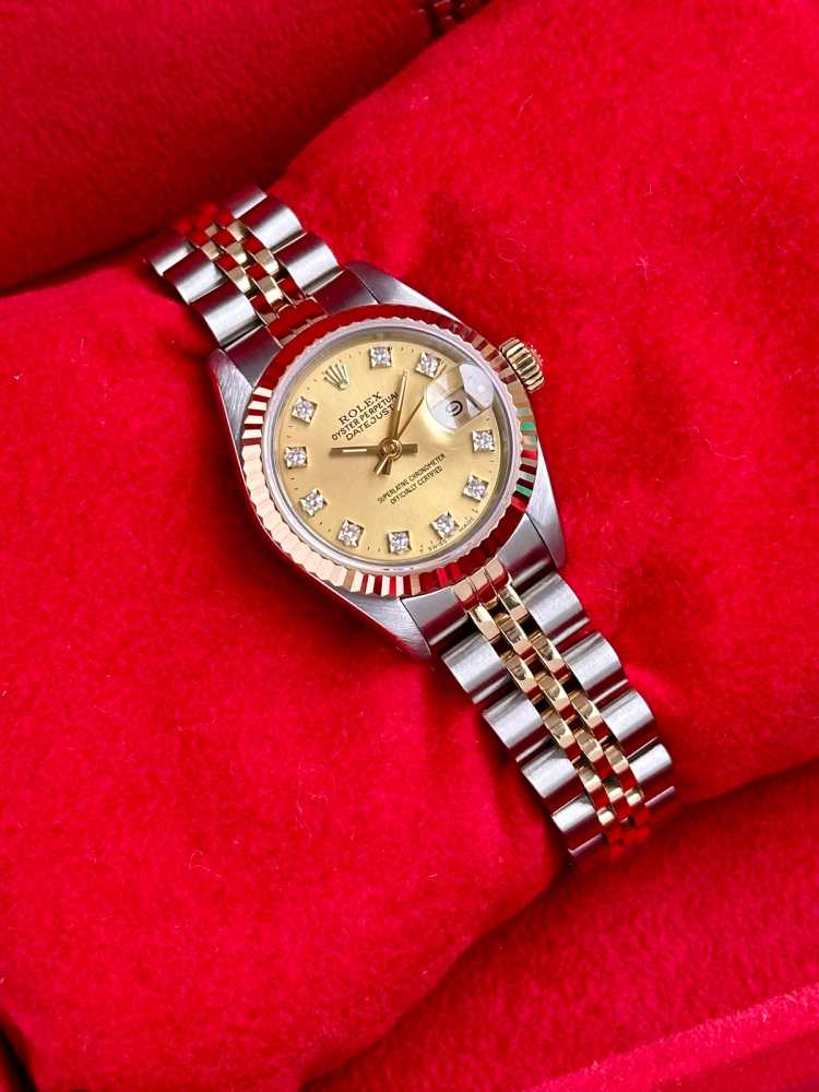 Wrist image for Rolex Lady-Datejust "Diamond" 69173G Gold 1988 with original box and papers 4