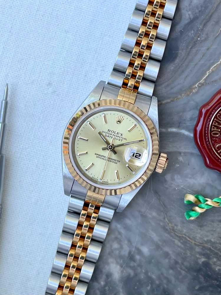 Featured image for Rolex Lady Datejust 79173 Gold 1999 with original box and papers