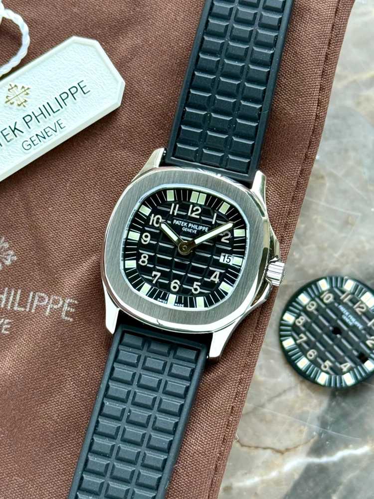 Featured image for Patek Philippe Aquanaut "Patek Service" 4960 Black 1999 with original box and papers