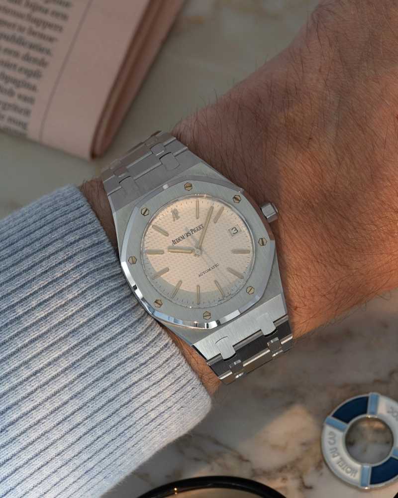 Wrist image for Audemars Piguet Royal Oak "White dial" 14790ST White 1996 with original box and papers