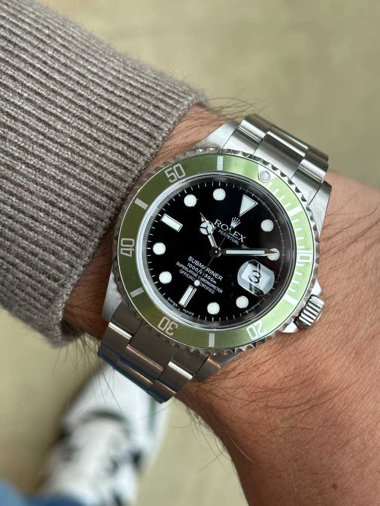 Wrist shot image for Rolex Submariner "Flat Four" 16610LV Black 2004 with original box and papers