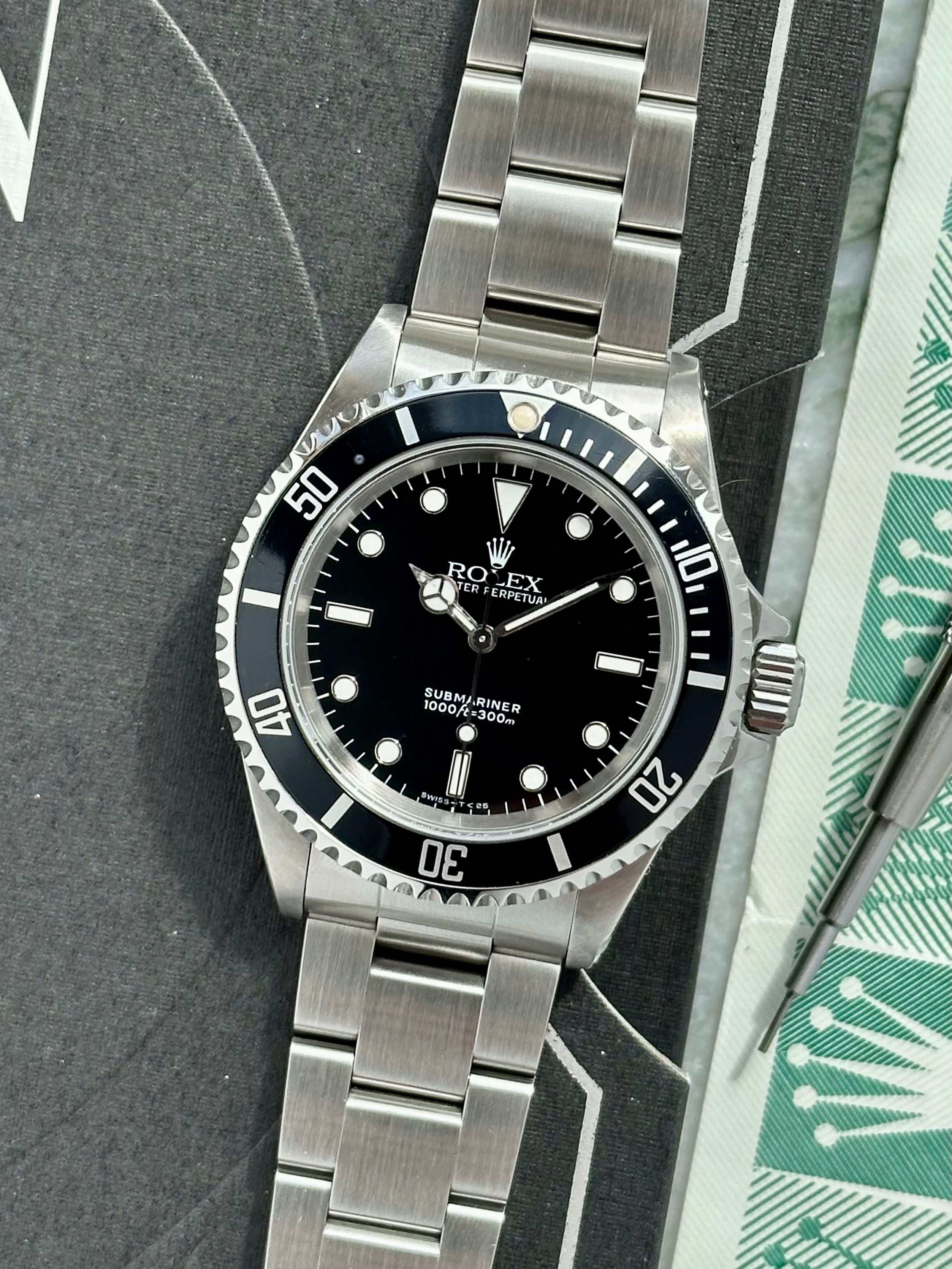 Rolex Submariner 14060 Black 1991 with original box and papers