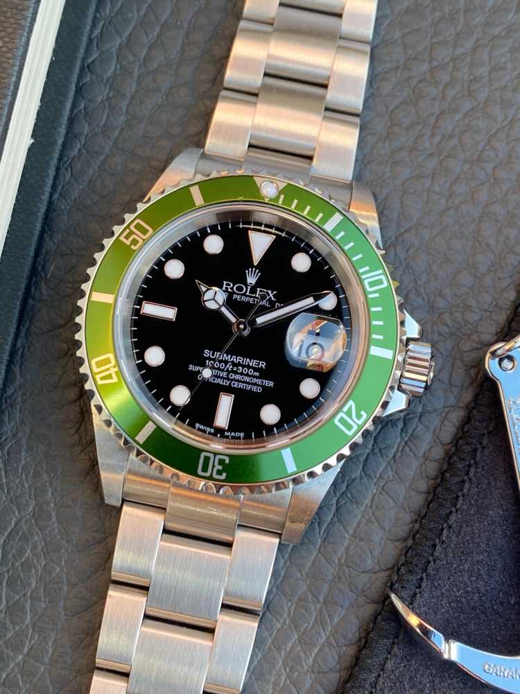 Current image for Rolex Submariner "Flat 4" 16610LV Black 2003 with original box and papers