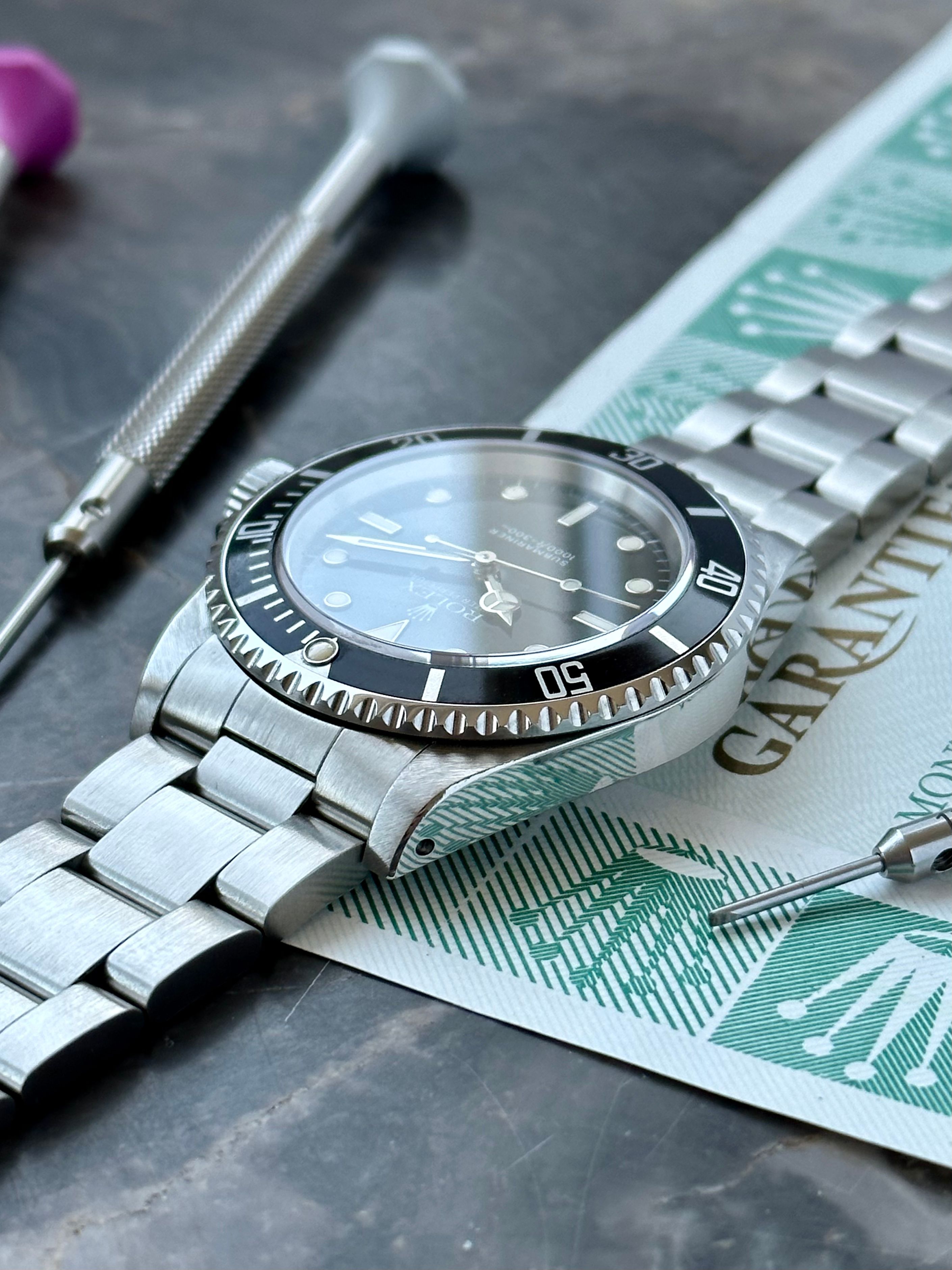 Rolex Submariner 14060 Black 1993 with original box and papers
