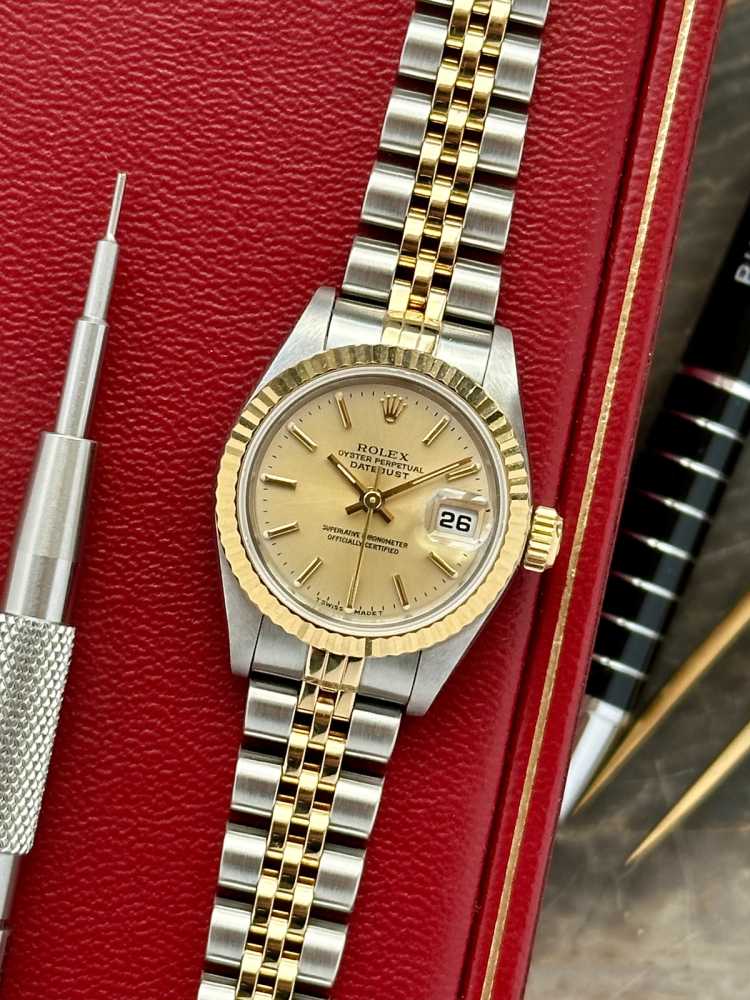 Rolex Lady-Datejust 69173 Gold 1996 with original box and papers display picture 3