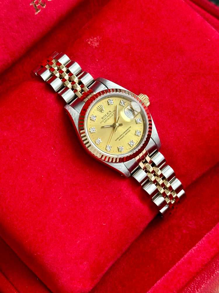 Wrist image for Rolex Lady-Datejust "Diamond" 69173G Gold 1989 with original box and papers 2
