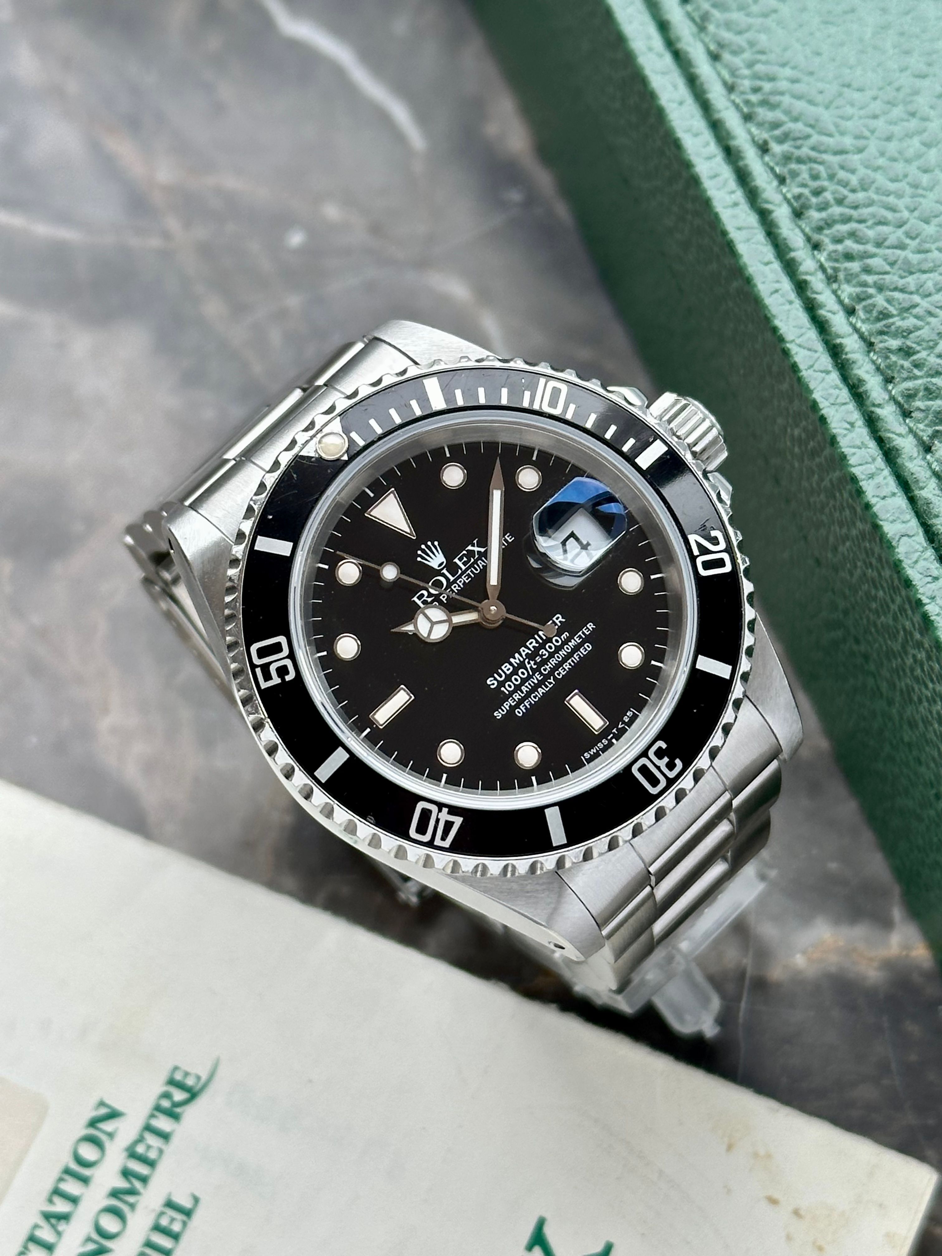 Rolex Submariner 16610 Black 1989 with original box and papers