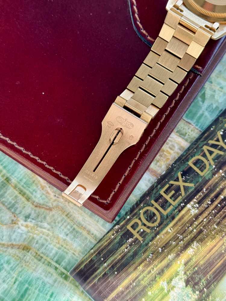 Image for Rolex Day-Date "Tapestry" 18238 Gold 1990 with original box and papers