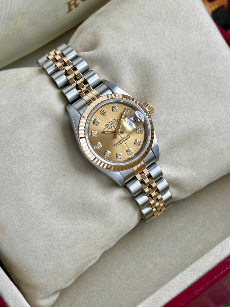 Wrist image for Rolex Lady-Datejust "Diamond" 69173G Gold 1995 with original box and papers 4