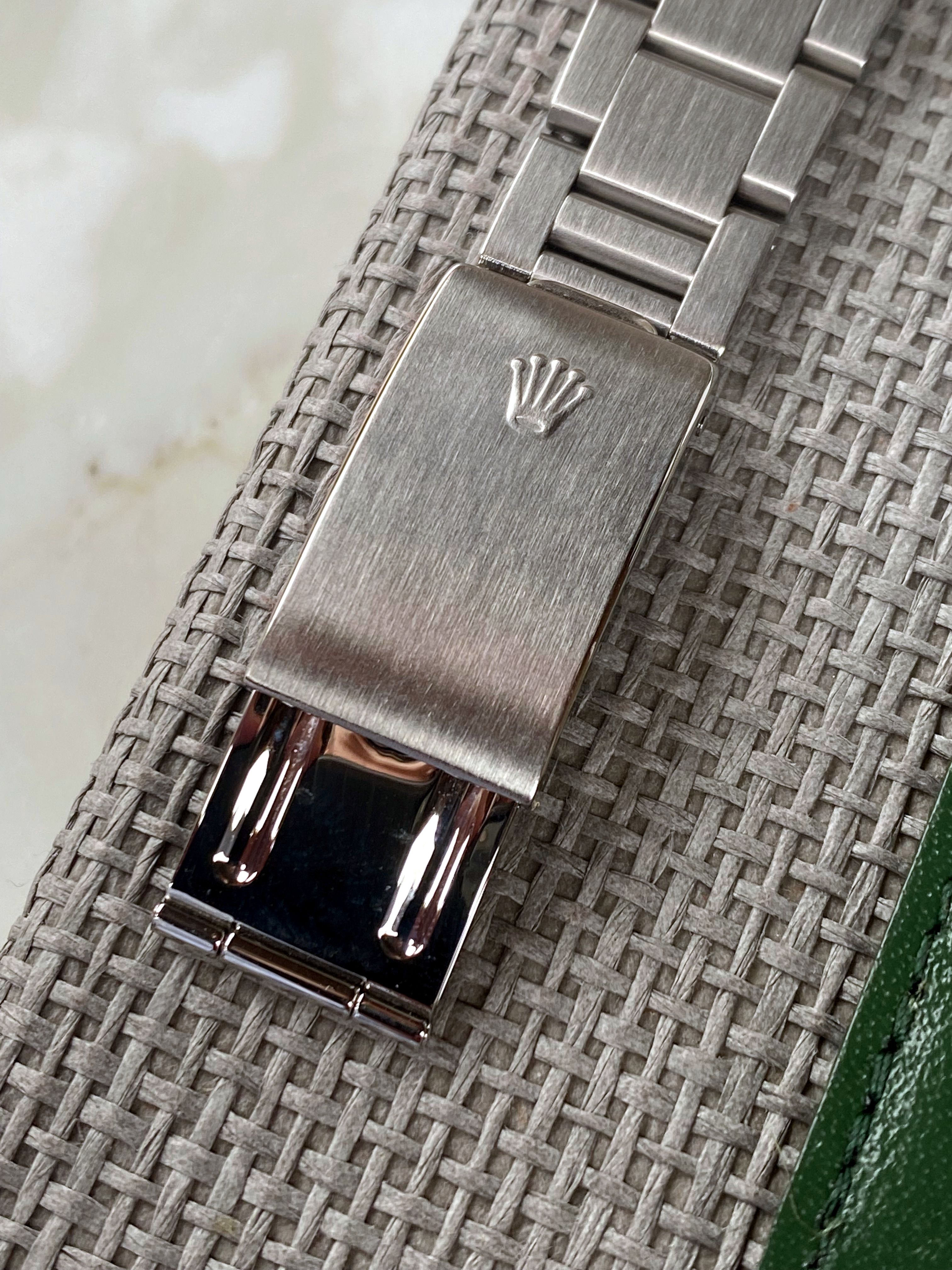 ●Doulos HQ Milton - 2003 Rolex DateJust 16220 with Box and Papers