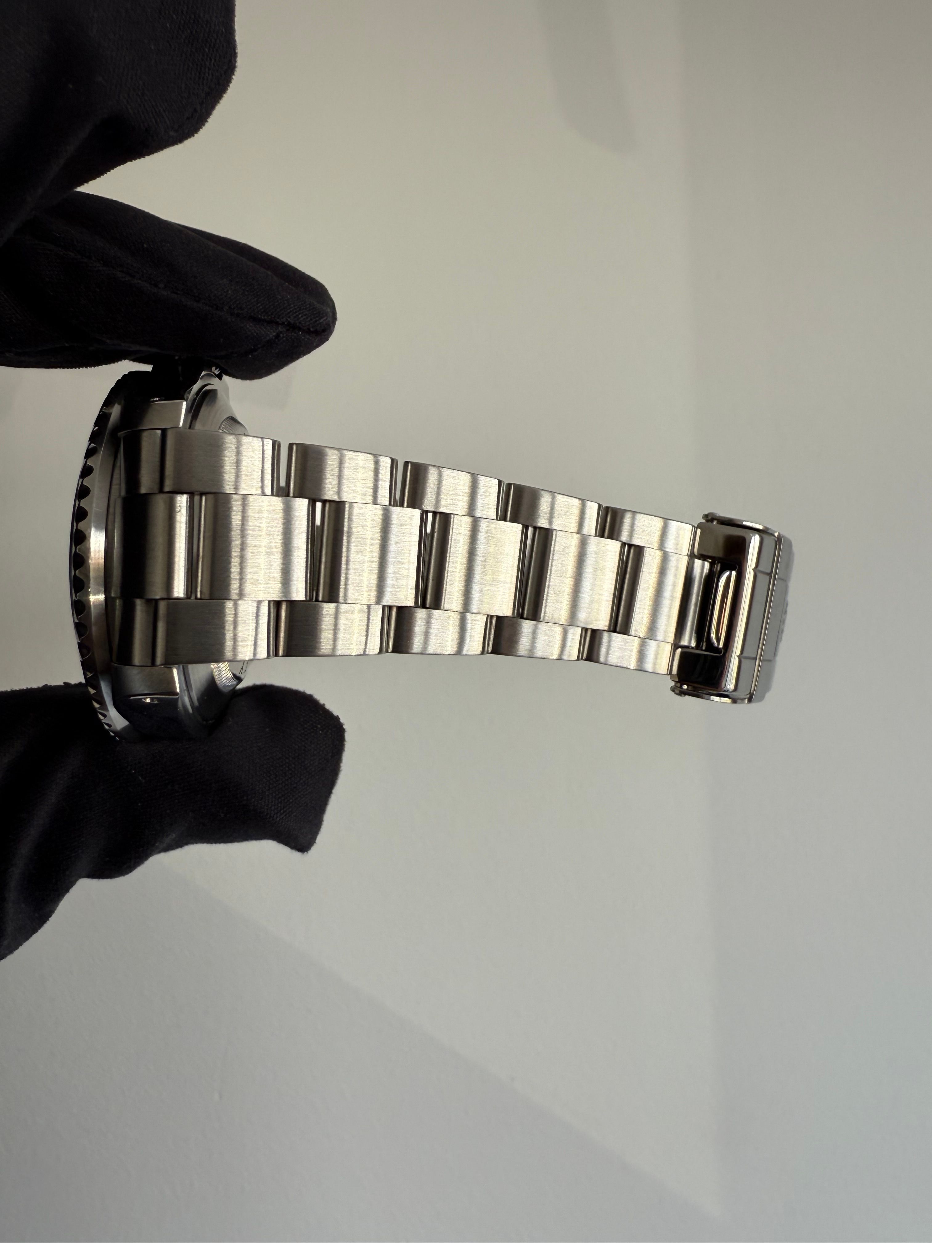 Rolex Sea-Dweller 16600 Black 1999 with original box and papers 2