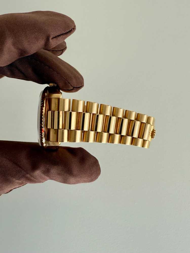 Image for Rolex Day-Date "Tapestry" 18238 Gold 1990 with original box and papers