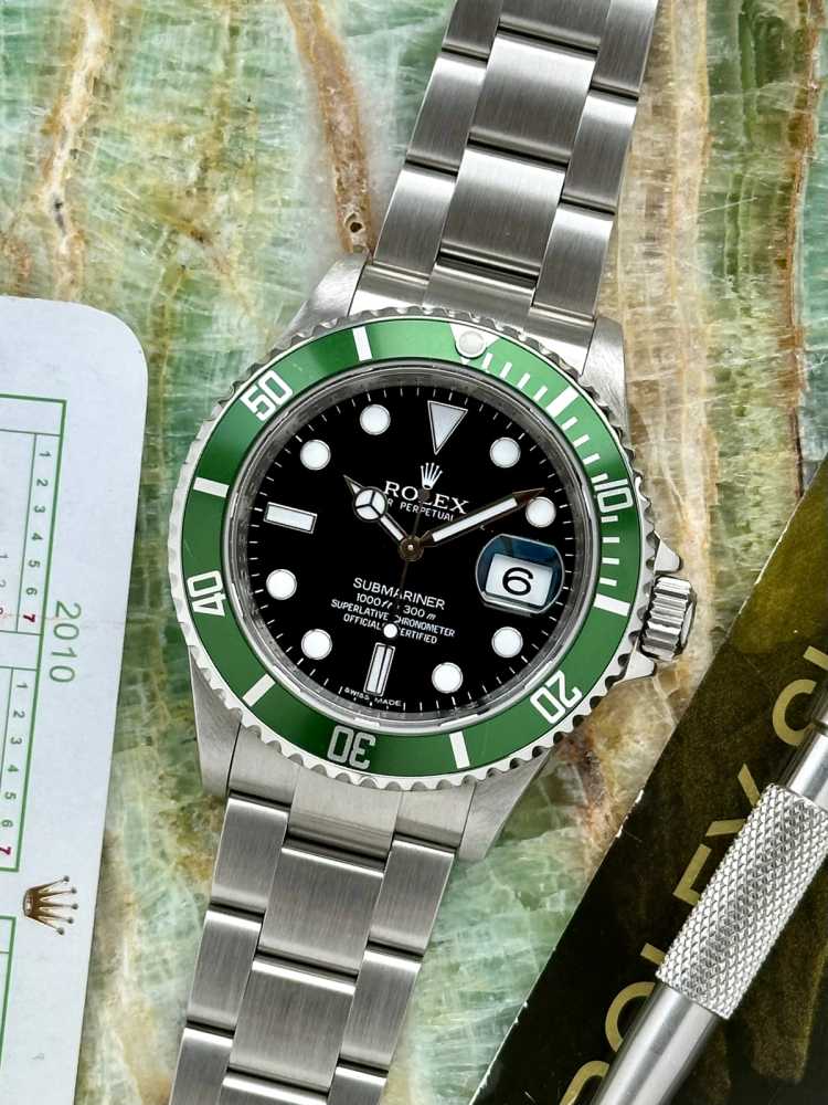Featured image for Rolex Submariner LV "Engraved Rehaut" 16610LV Black 2009 with original box and papers