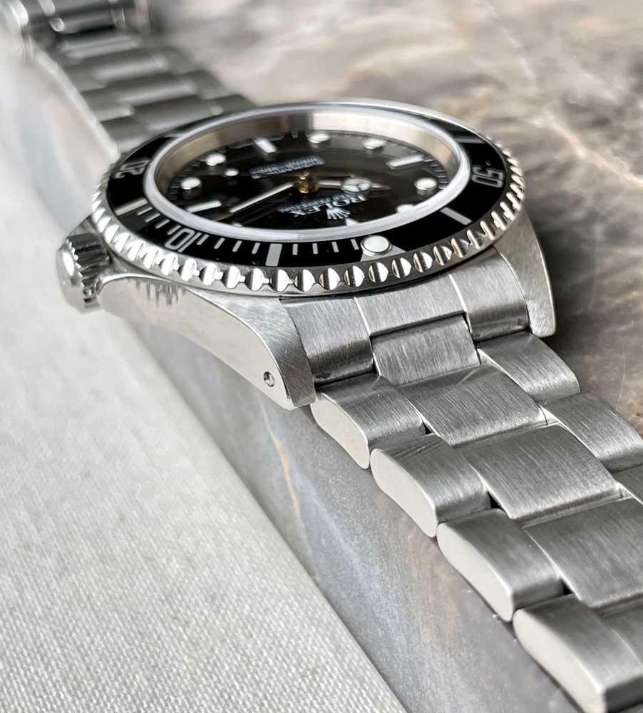 Detail image for Rolex Submariner 14060 Black 2000 with original box and papers 2