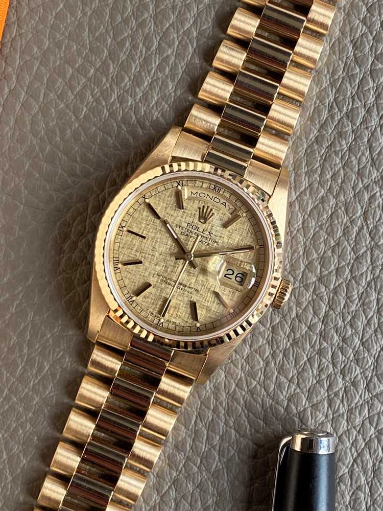 Featured image for Rolex Day Date "Linen" 18238 Gold 1989 with original box and papers