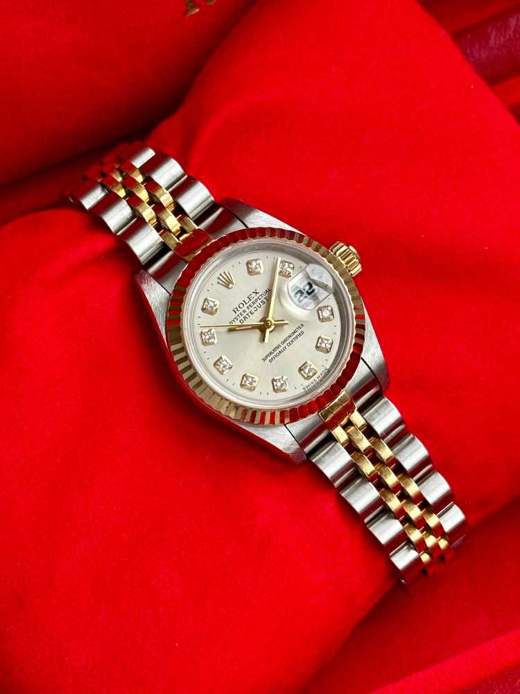 Wrist image for Rolex Lady-Datejust "Diamond" 69173G Silver 1995 with original box and papers