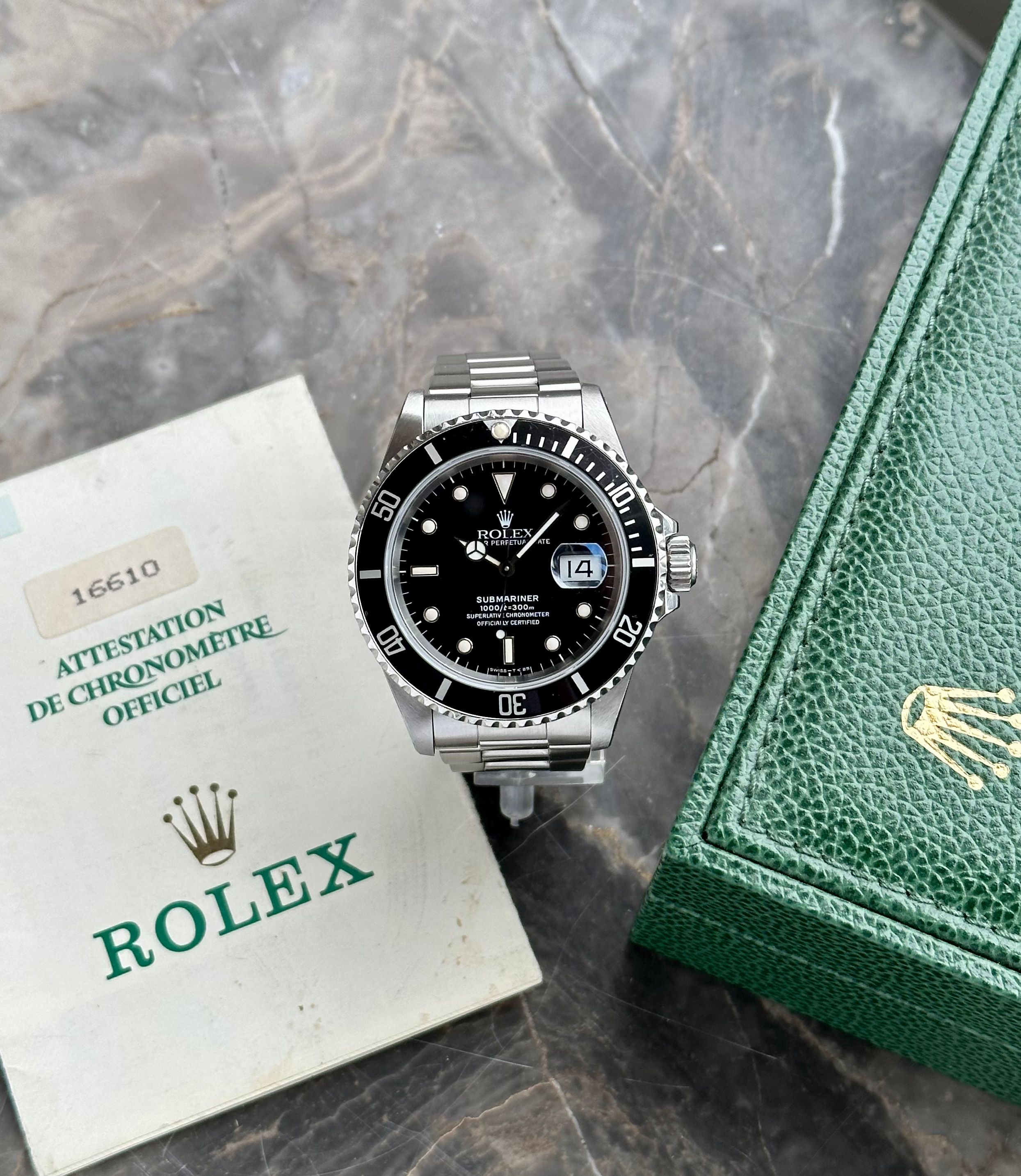 Rolex Submariner 16610 Black 1989 with original box and papers