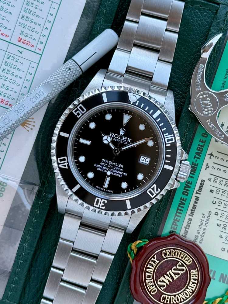 Featured image for Rolex Sea-Dweller "Triple Six" 16660 Black 1984 with original box and papers