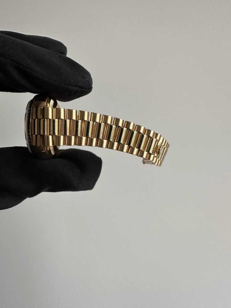 Image for Rolex Lady-Datejust "Diamond" 69178G Gold 1989 with original box and papers 2