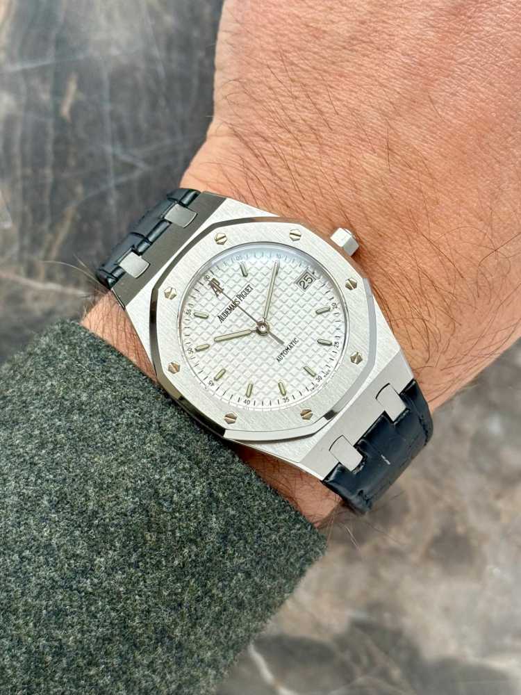 Wrist shot image for Audemars Piguet Royal Oak 15189ST White 2005 with original box and papers