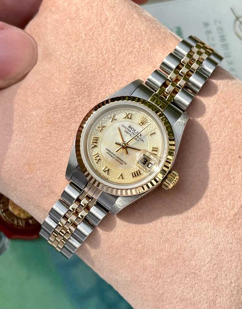 Wrist shot image for Rolex Lady-Datejust "Gold MoP" 79173 Mother of Pearl 2001 with original box and papers