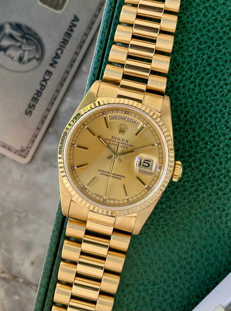 Featured image for Rolex Day-Date 18238 Gold 1989 with original box and papers