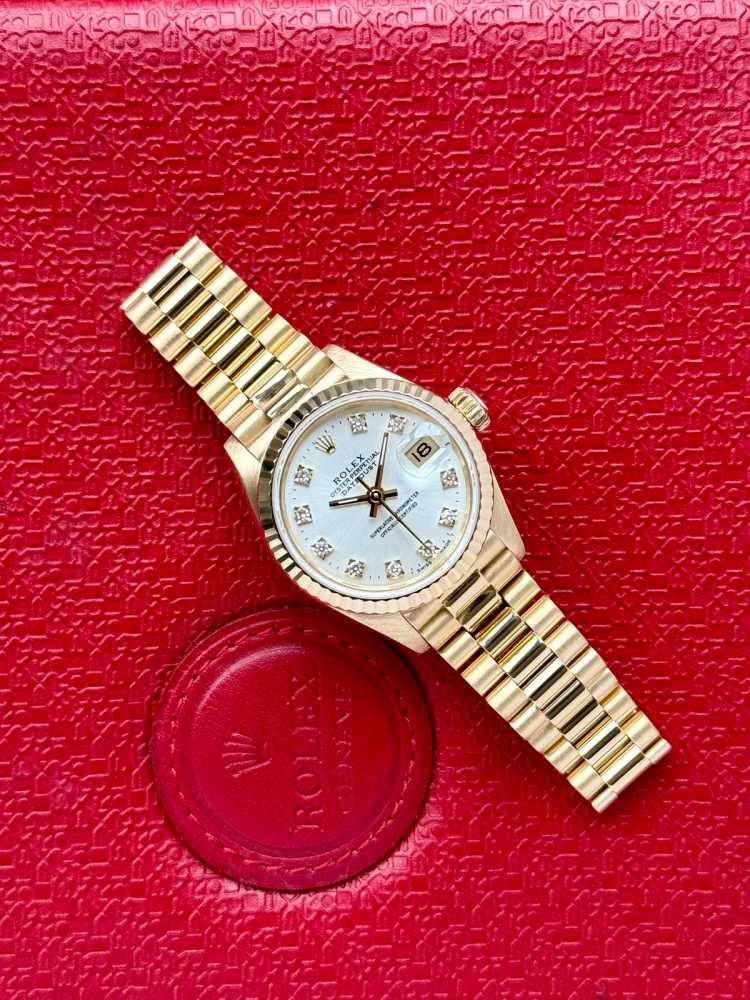 Wrist shot image for Rolex Lady-Datejust "Diamond" 69178 Silver 1991 with original box and papers