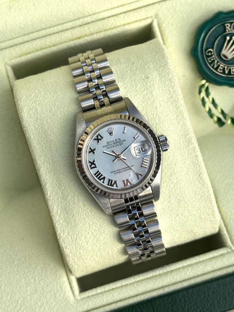 Wrist image for Rolex Lady Datejust "Mother of Pearl" 79174 Mother of Pearl 2002 with original box and papers