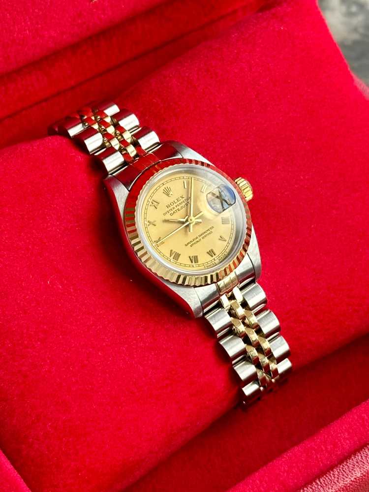 Wrist shot image for Rolex Lady-Datejust 69173 Gold 1990 with original box and papers 3