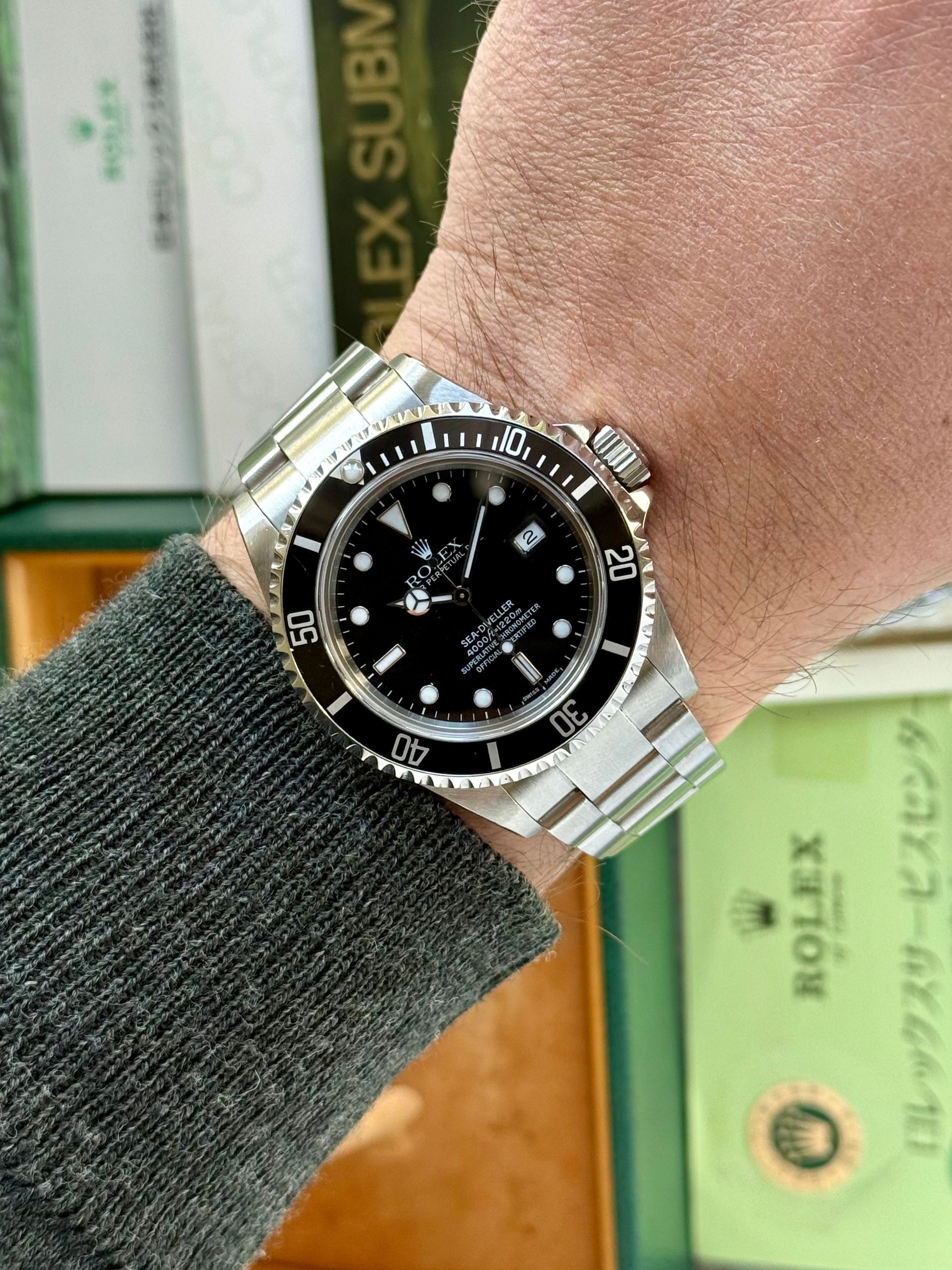 Rolex Sea-Dweller 16600 Black 1999 with original box and papers 3