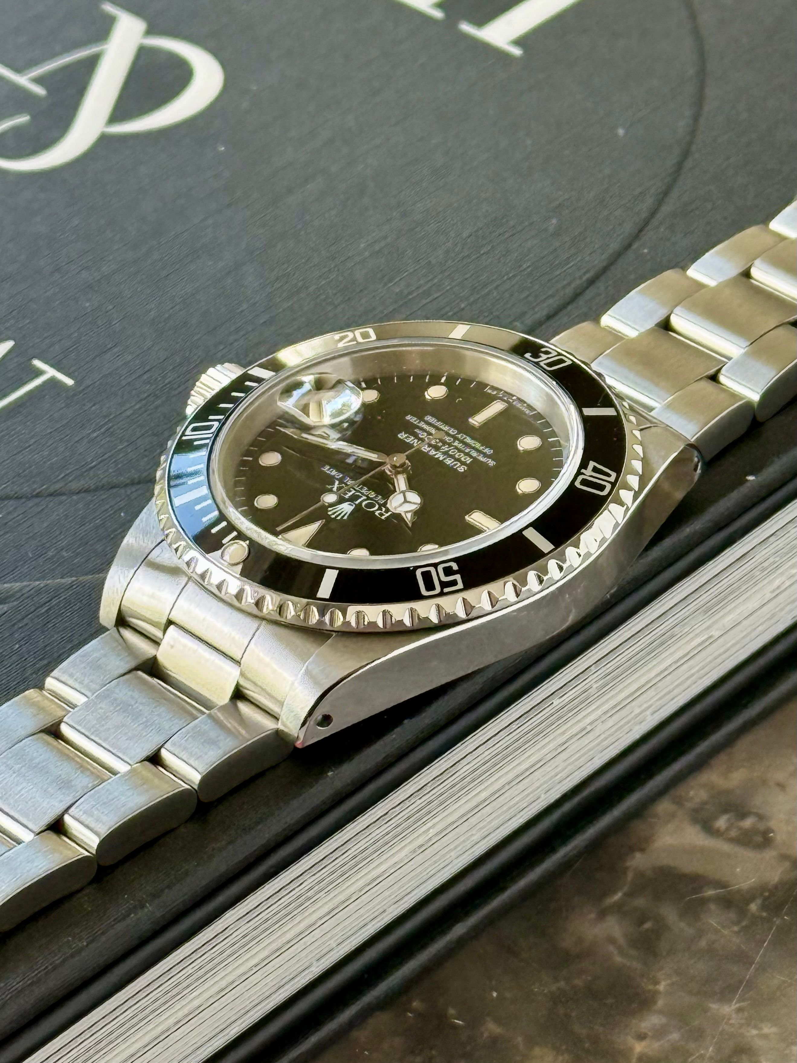 Rolex Submariner 16610 Black 1991 with original box and papers