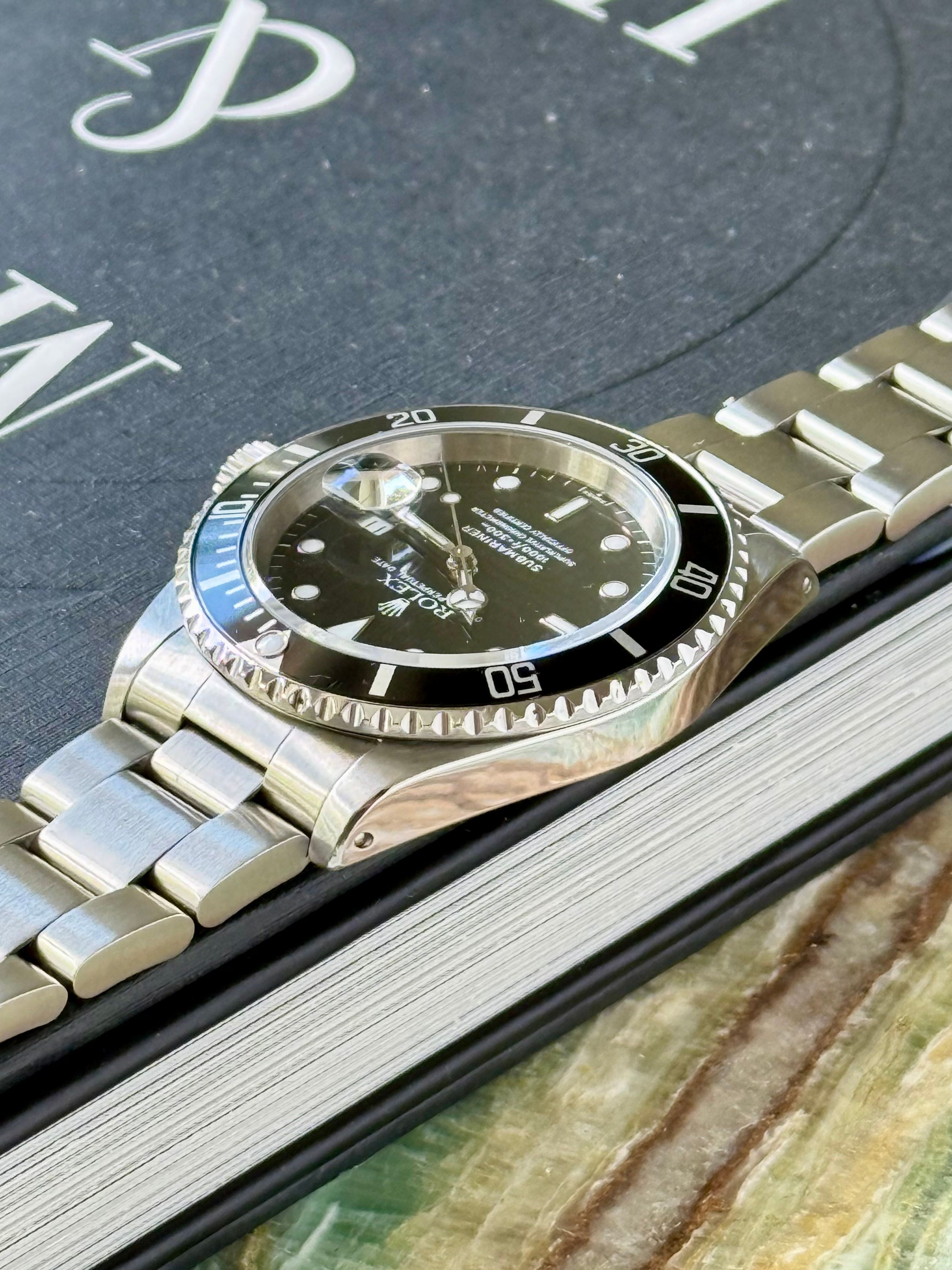 Rolex Submariner 16610 Black 1999 with original box and papers 3