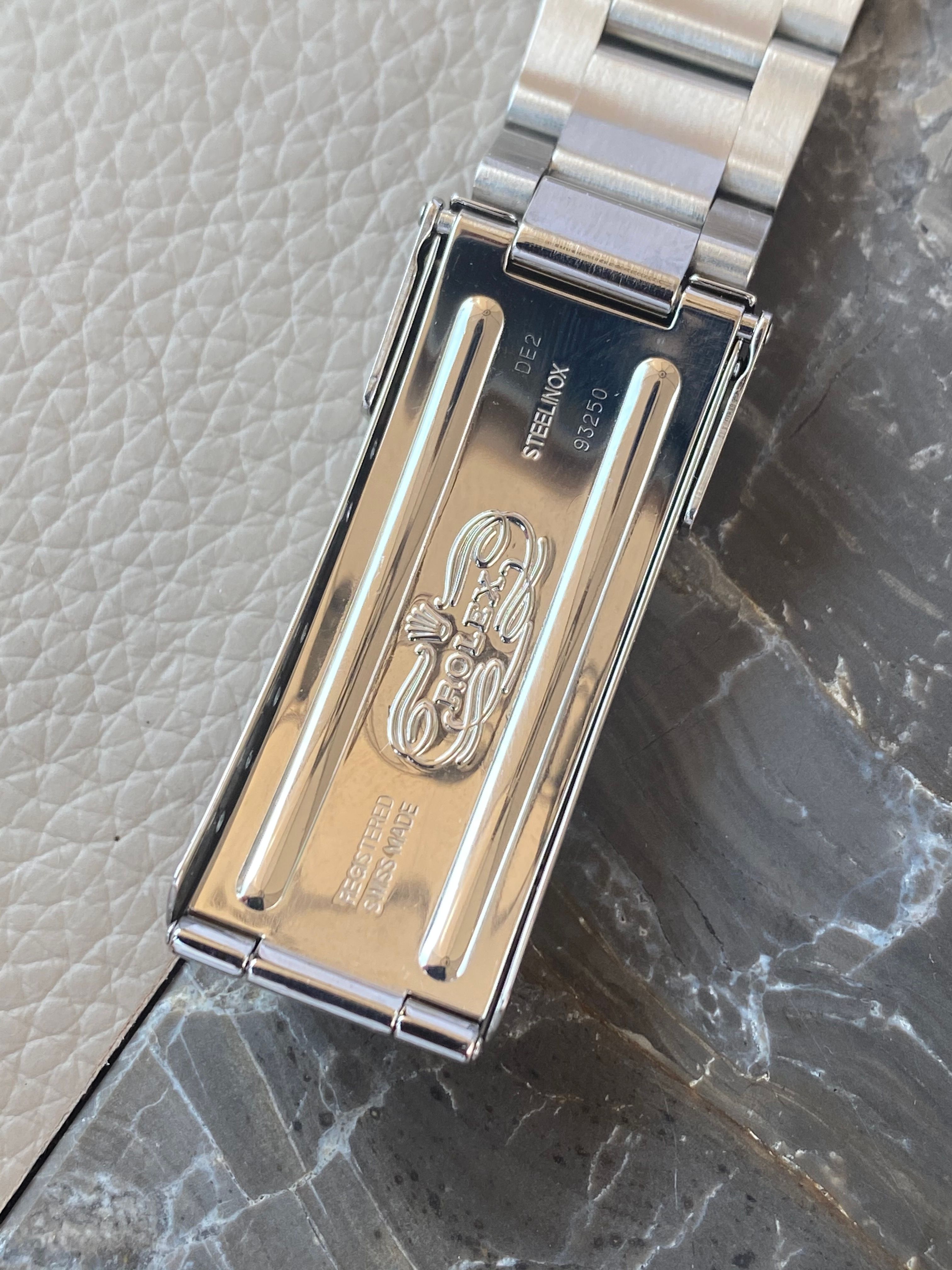 Rolex Submariner 16610 Black 2000 with original box and papers