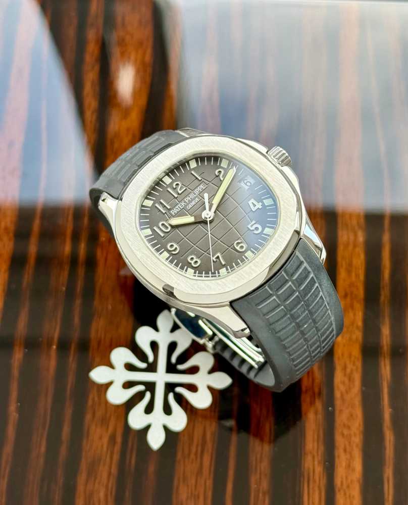 Image for Patek Philippe Aquanaut 5165 Grey 2007 with original box and papers