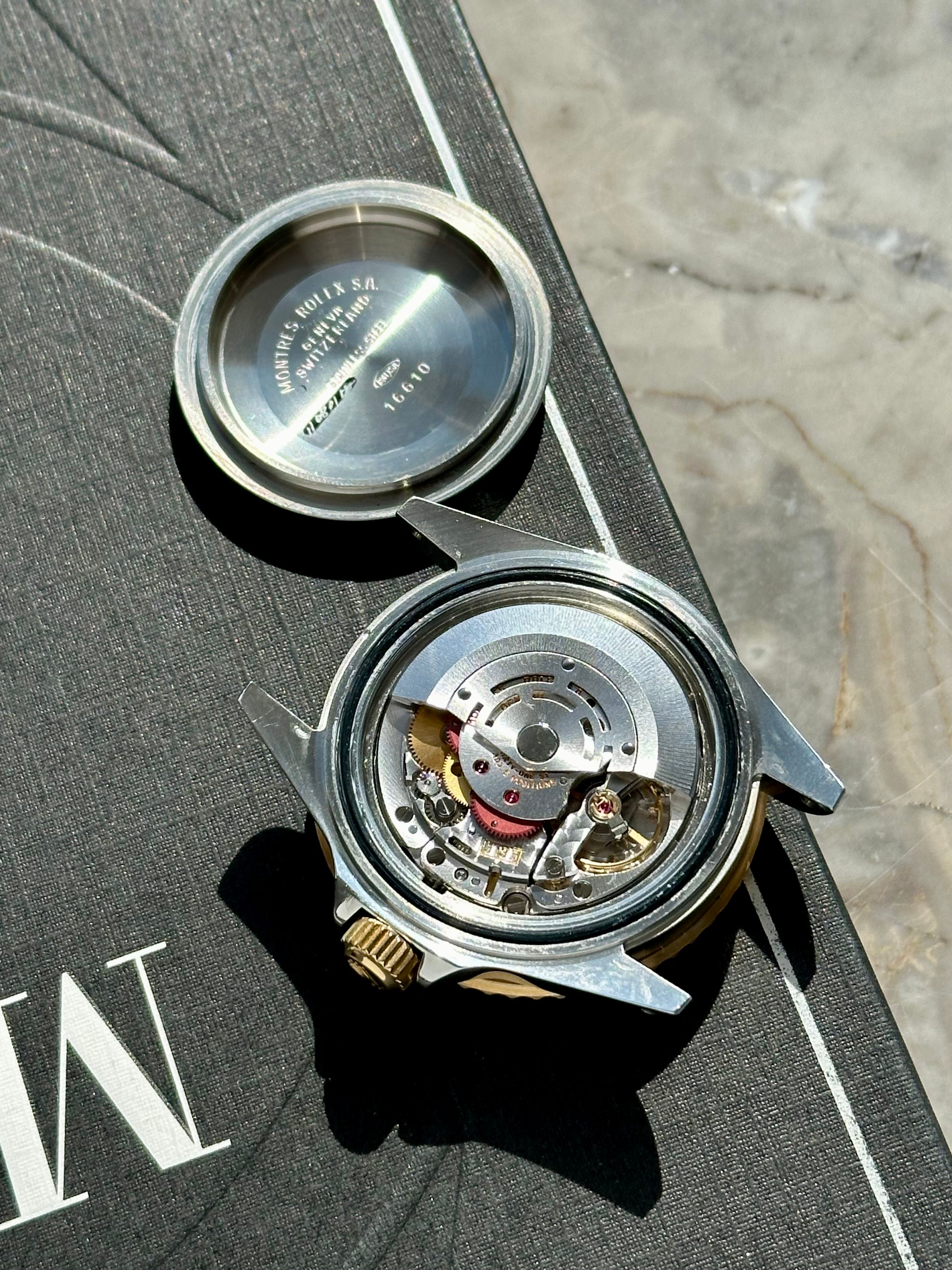 ROLEX SUBMARINER 16613 2コマ Used Rolex Submariner 16613 18k & steel 40mm auto W517019