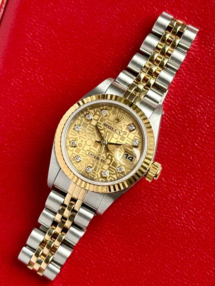 Wrist image for Rolex Lady-Datejust "Diamond" 79173G Gold 2002 with original box and papers 2