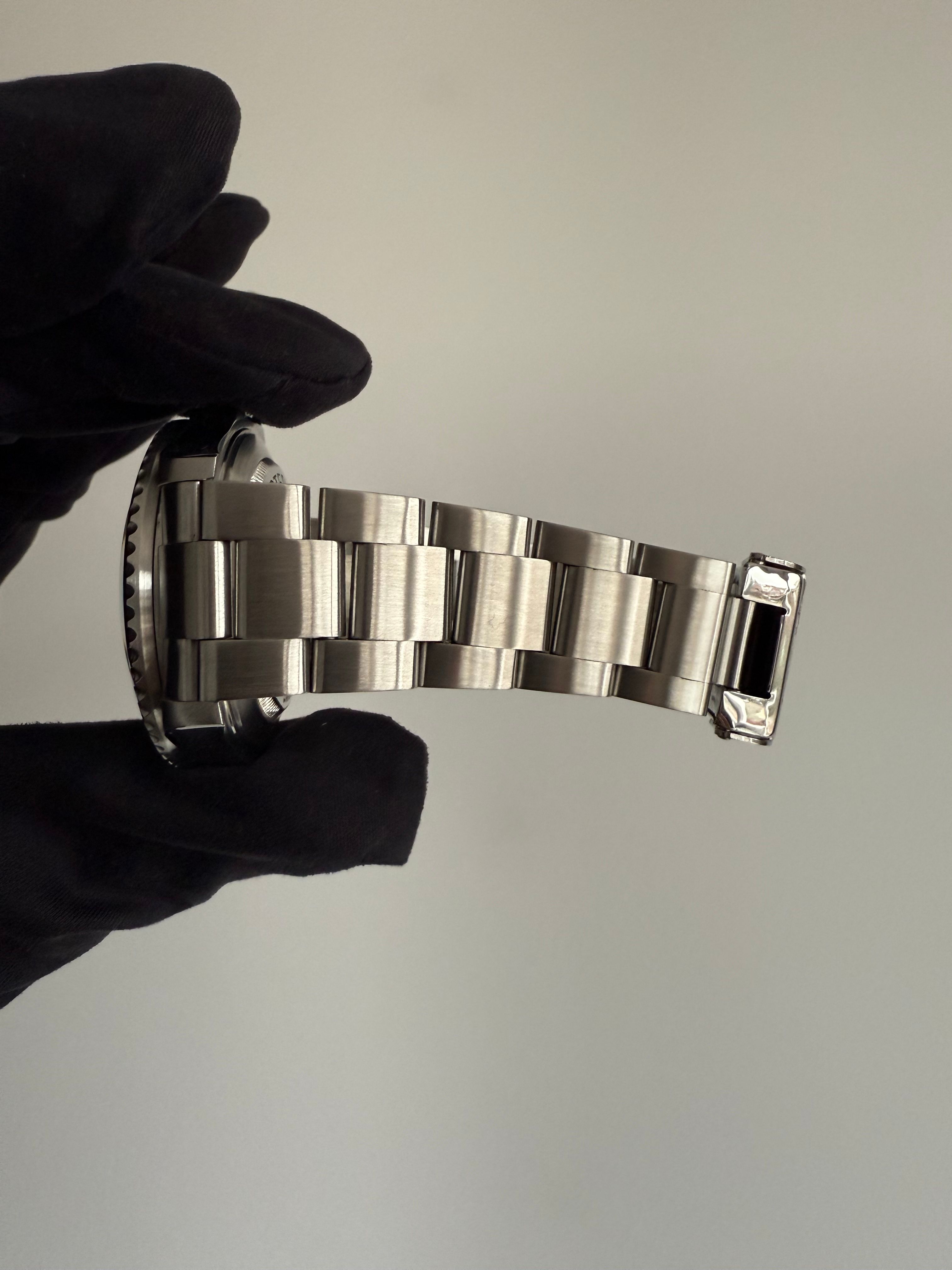 Rolex Sea-Dweller 16600 Black 2008 with original box and papers 2