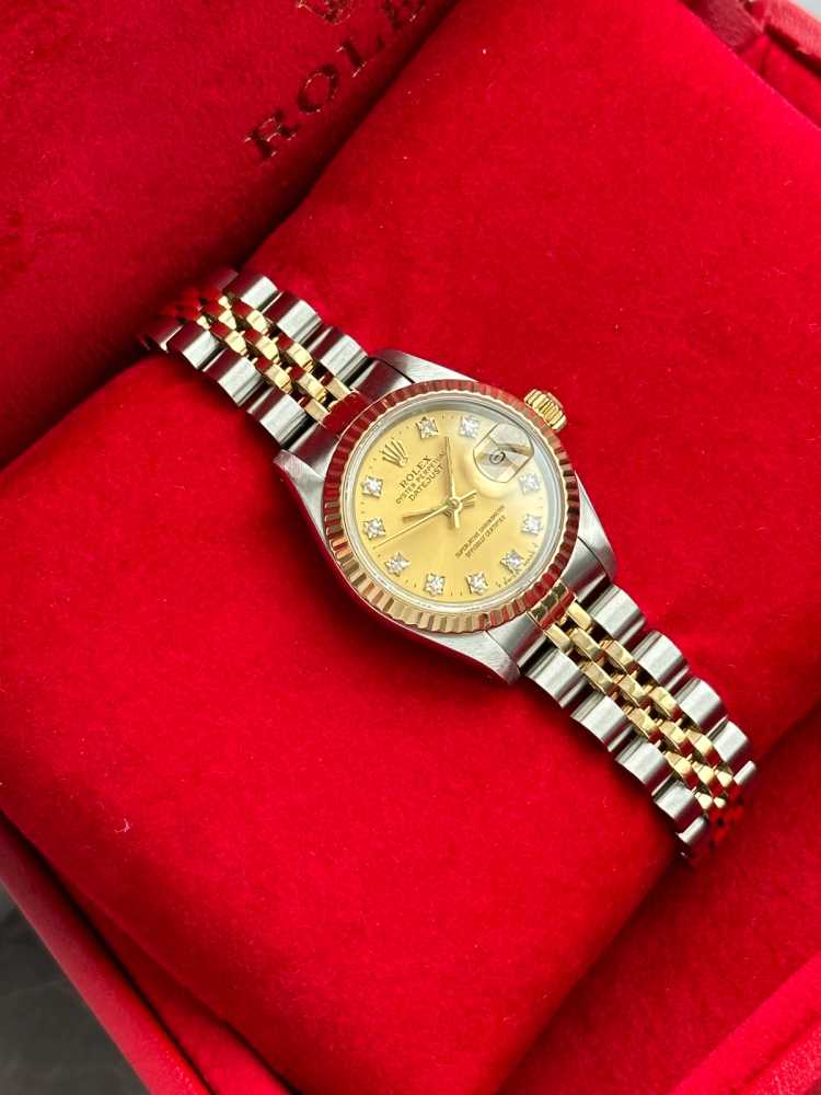 Wrist image for Rolex Lady-Datejust "Diamond" 69173G Gold 1991 with original box and papers 3
