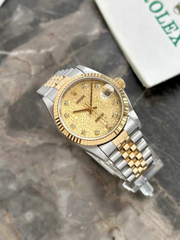 Wrist image for Rolex Midsize Datejust "Diamond" 68273G Gold 1995 with original box and papers