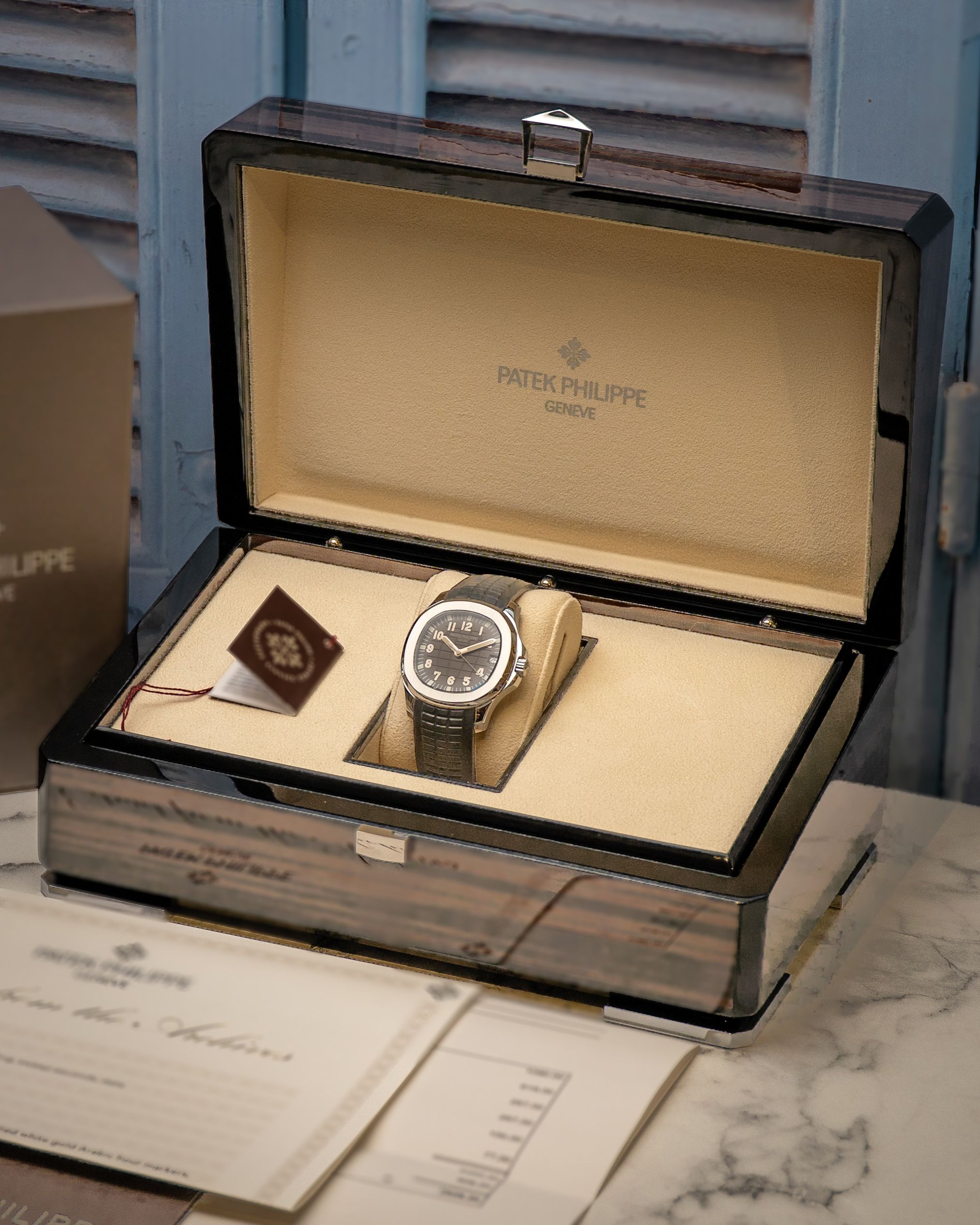 Patek Philippe Aquanaut 5165a Grey +/- 2007 with original box and