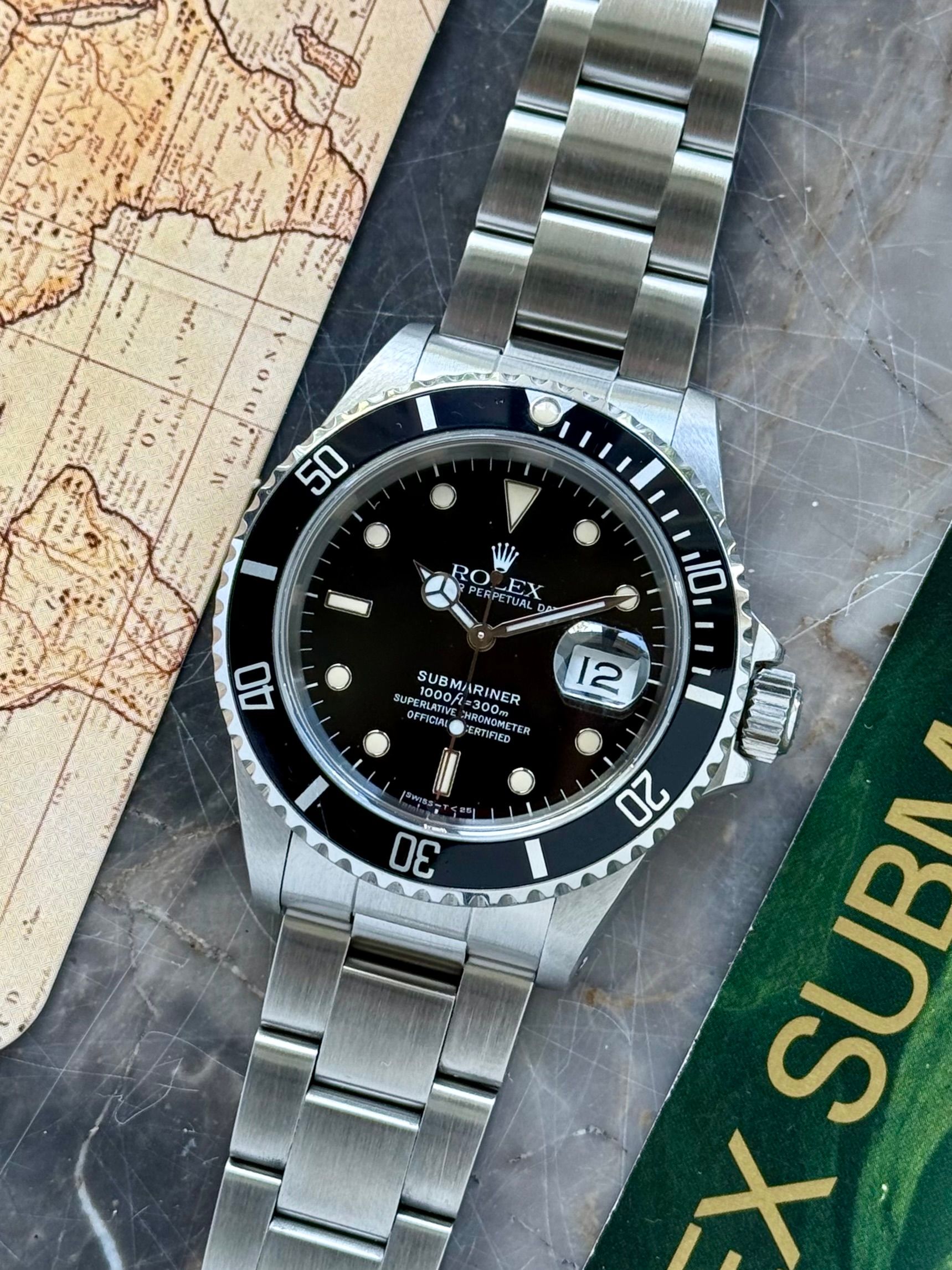 Rolex Submariner 16610 Black 1991 with original box and papers