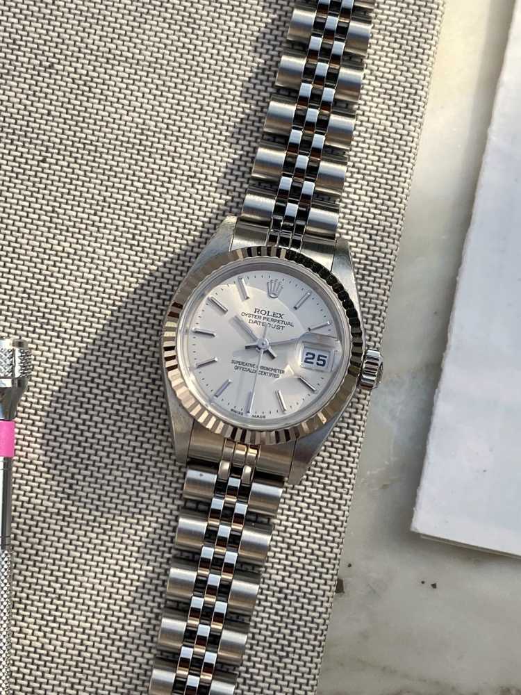 Featured image for Rolex Lady Datejust 79174 Silver 2000 with original box and papers