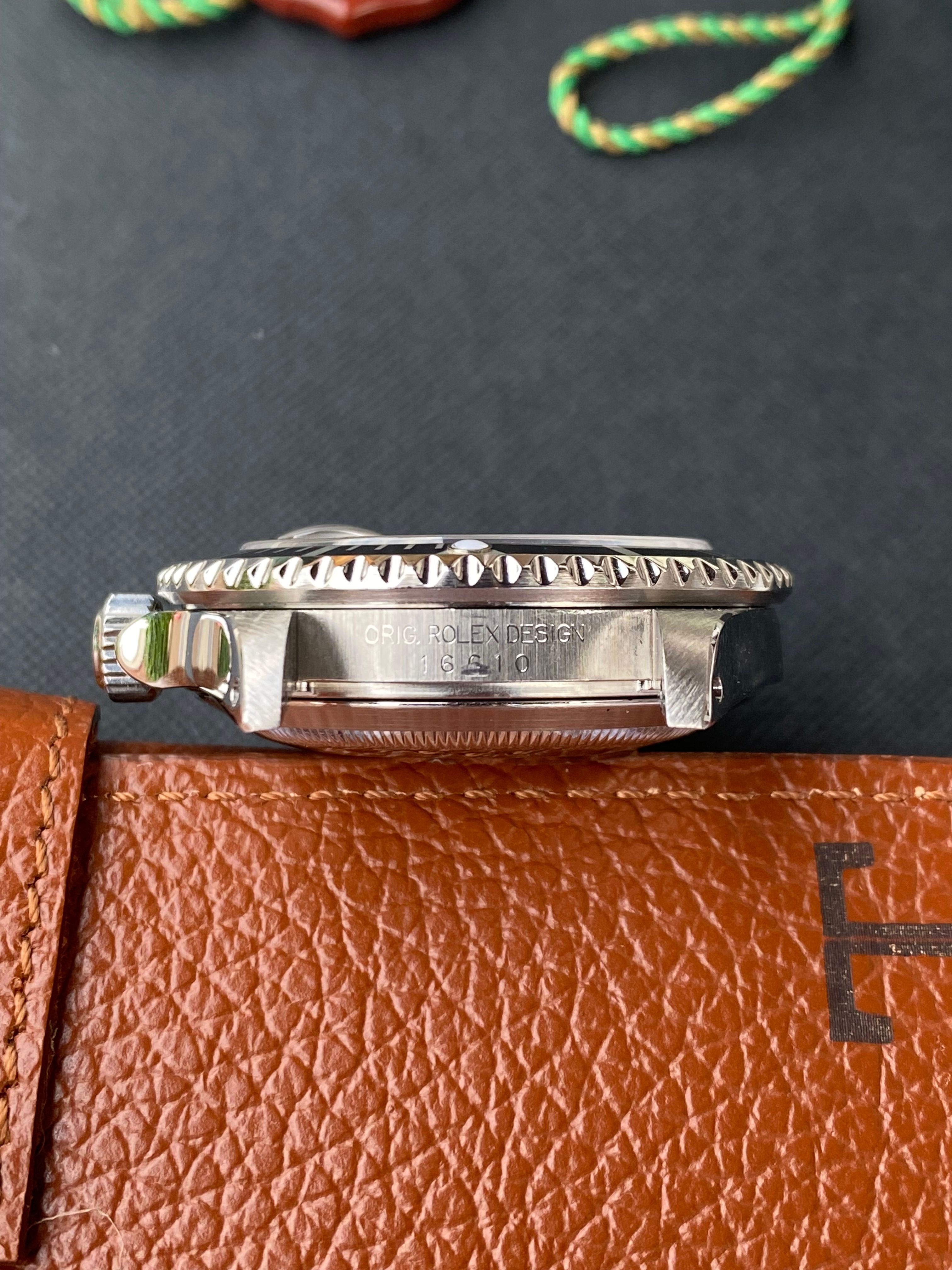 Rolex Submariner 16610 Black 1999 with original box and papers2