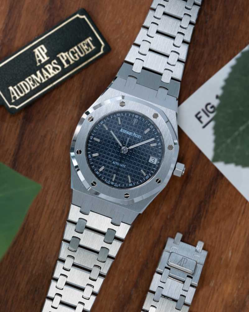 Featured image for Audemars Piguet Royal Oak "Blue/Gray dial" 14790ST Blue 2002 with original box and papers