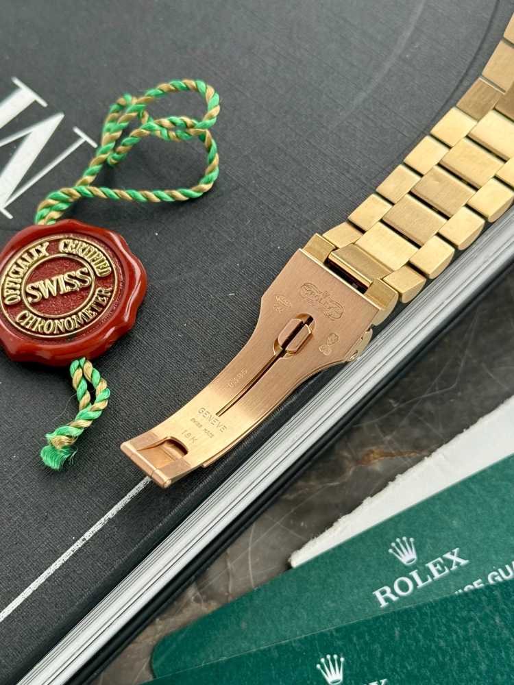 Image for Rolex Day-Date "Diamond" 18238 Gold 1995 with original box and papers