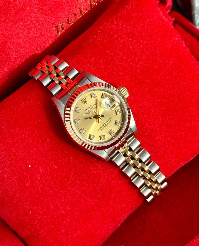 Wrist image for Rolex Lady-Datejust "Diamond" 69173G Gold 1989 with original box and papers 4